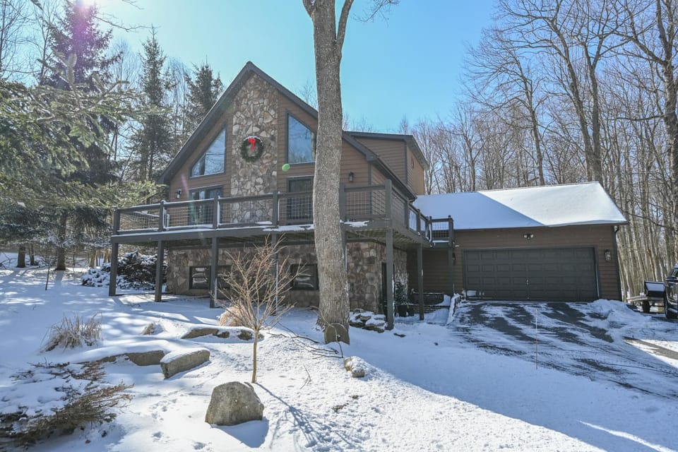Paws and Pines House in Deep Creek Lake