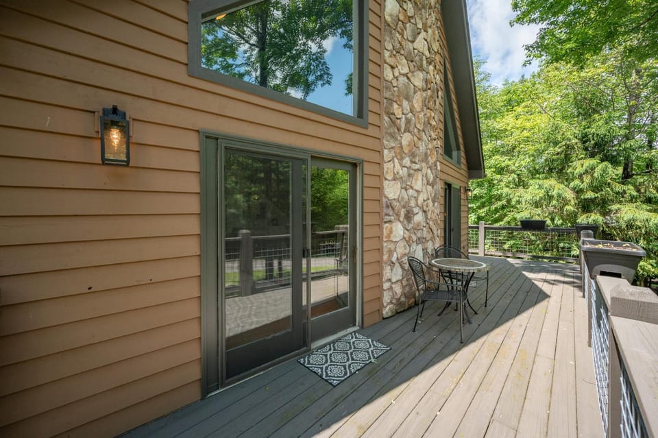 Paws and Pines House in Deep Creek Lake