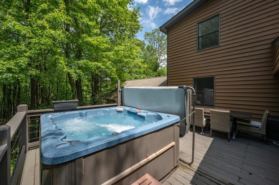 Paws and Pines House in Deep Creek Lake