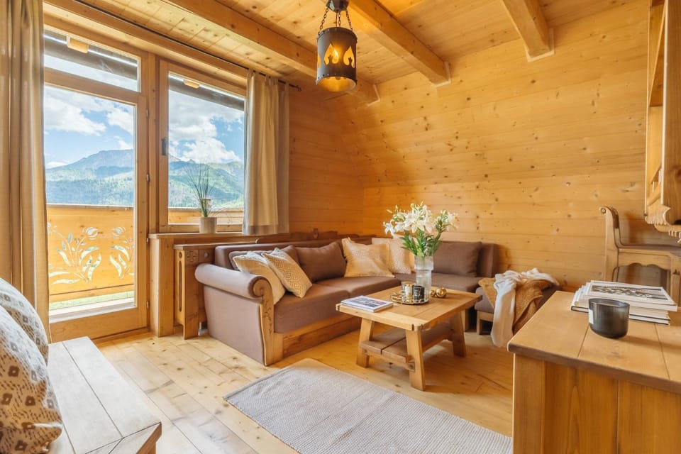 Living room, Seating area, Mountain view