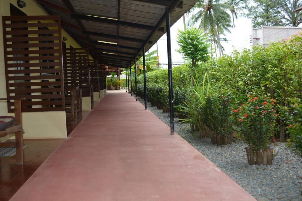 M&M Guesthouse Bed and Breakfast in Ko Chang