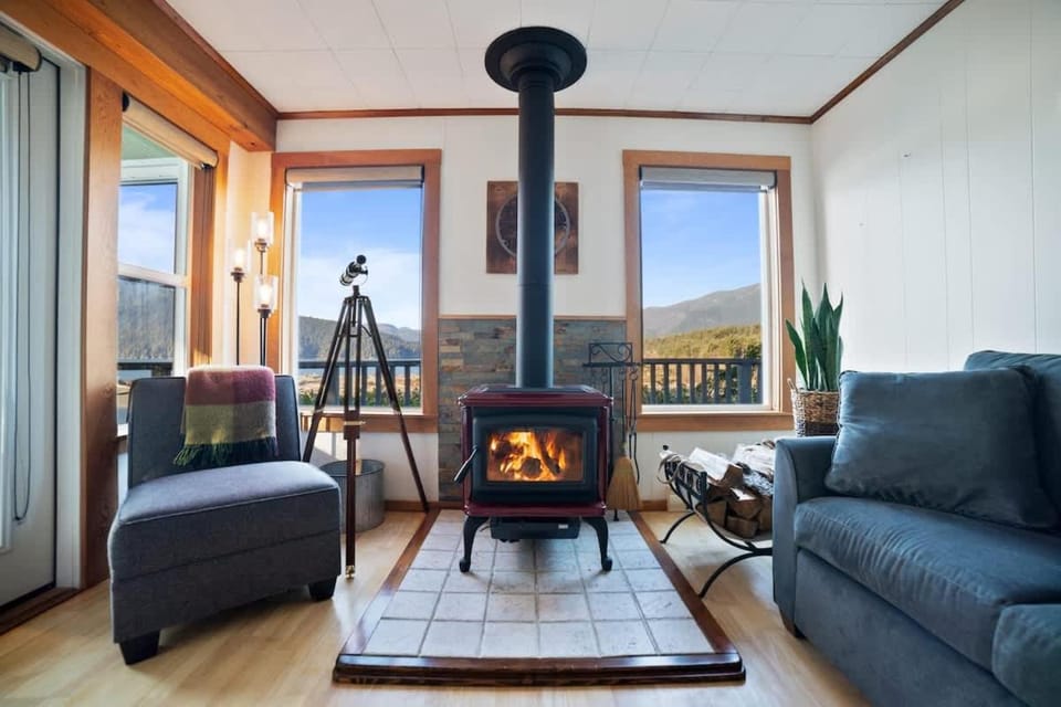Hot tub - Sauna - Panoramic Ocean View THE POINT - Pet Friendly House in Cowichan Valley