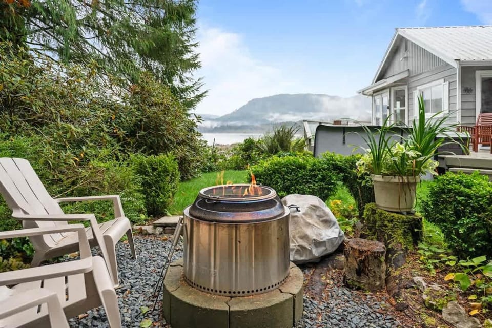 Hot tub - Sauna - Panoramic Ocean View THE POINT - Pet Friendly House in Cowichan Valley