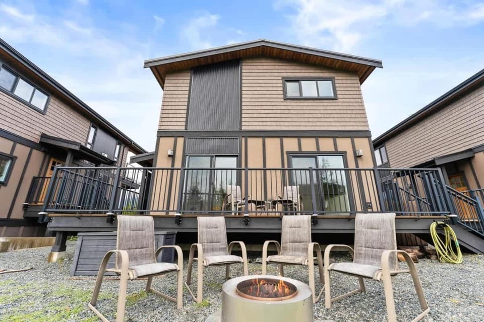 Oceanview - Pet Friendly - Gas Fireplace - Wild Beauty House in Cowichan Valley