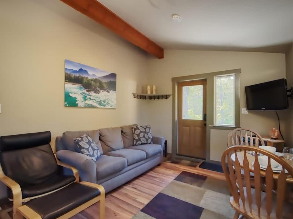 Explorers Retreat Private Sauna - Pet Friendly House in Cowichan Valley