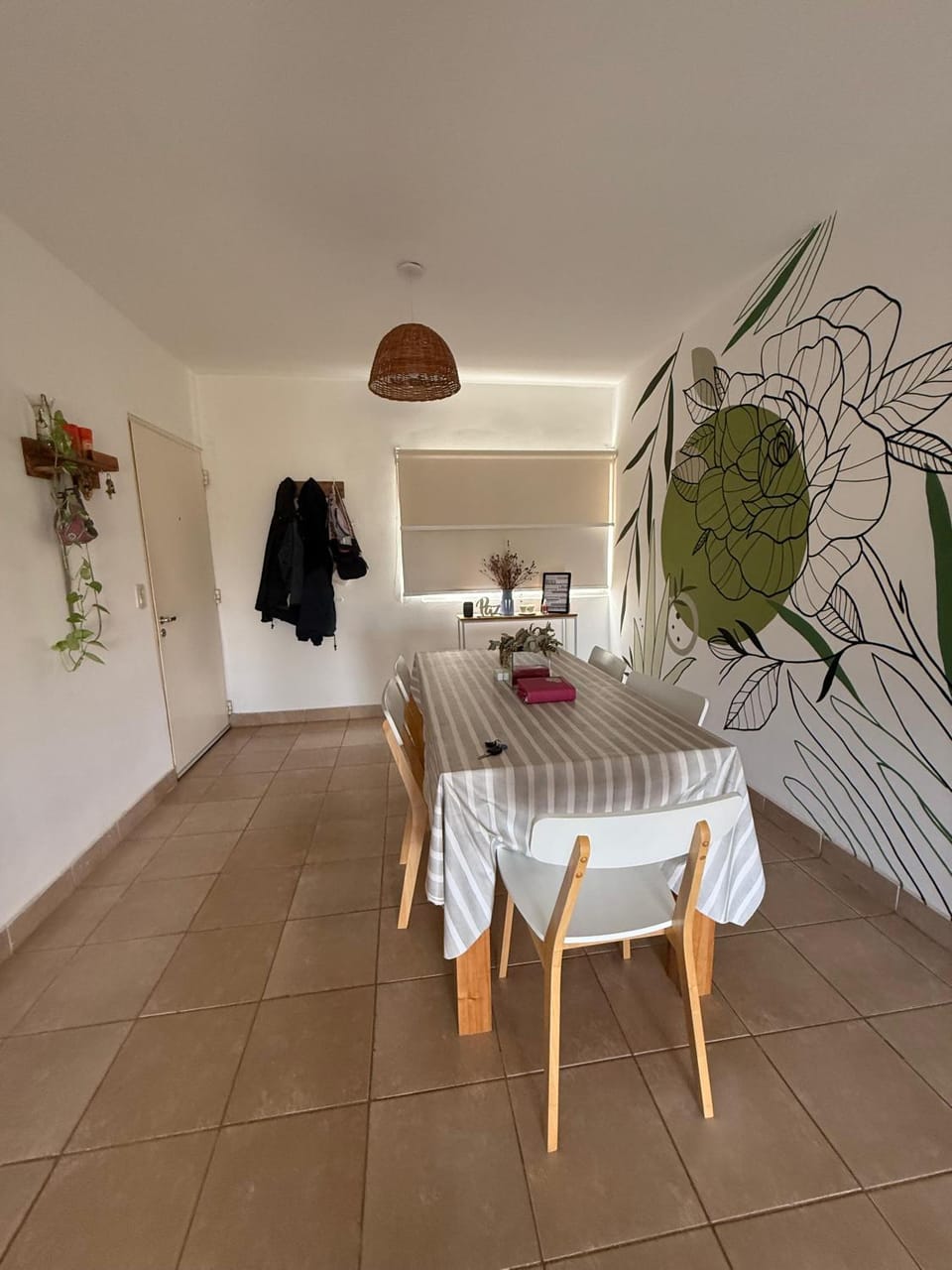Seating area, Dining area
