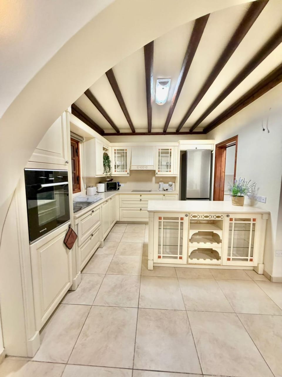 Kitchen or kitchenette, Dining area, dishwasher, stove