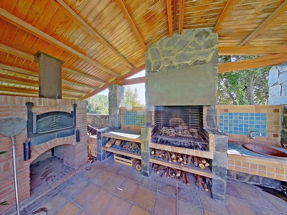 BBQ facilities, oven