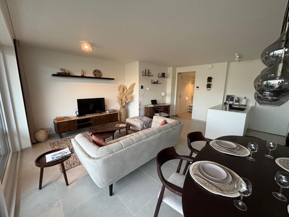 Communal lounge/ TV room, TV and multimedia, Kitchen or kitchenette, Living room, Seating area, Dining area