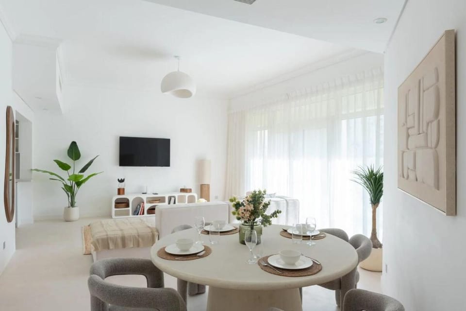 Modern & Bright 2 Bedroom Apartment at The Palm Apartment in Dubai