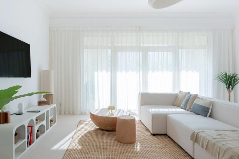 Modern & Bright 2 Bedroom Apartment at The Palm Apartment in Dubai