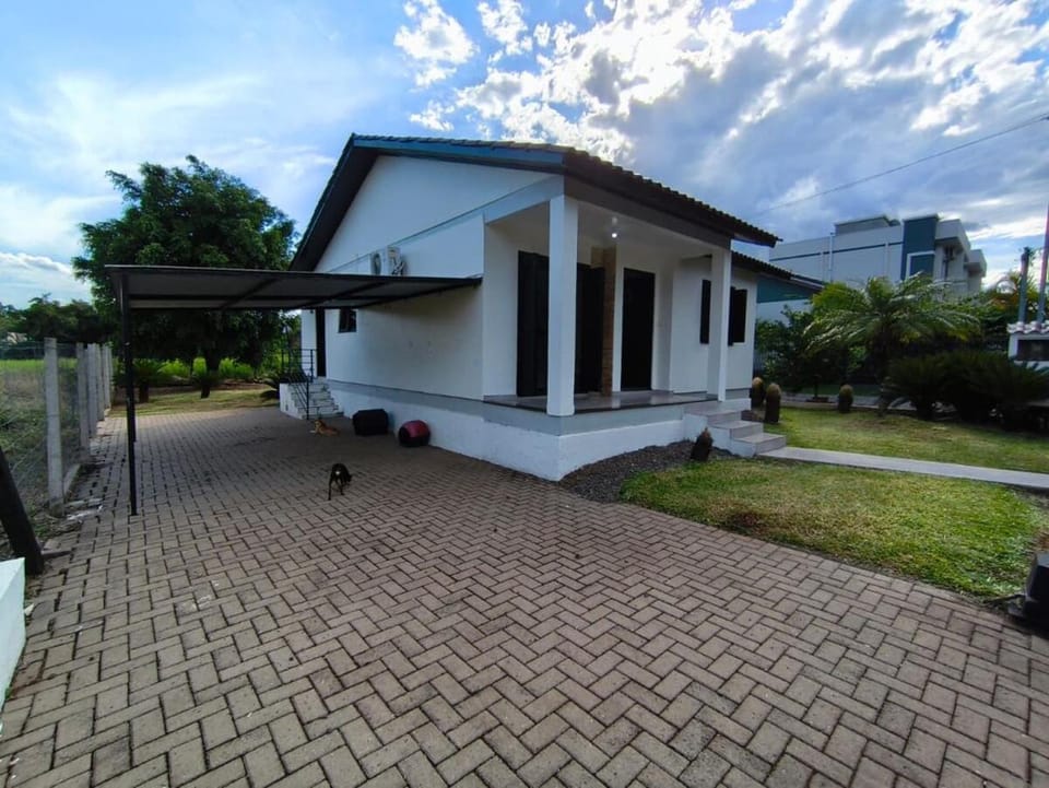 Casa térrea, cercada, na cidade do Cristo House in State of Santa Catarina