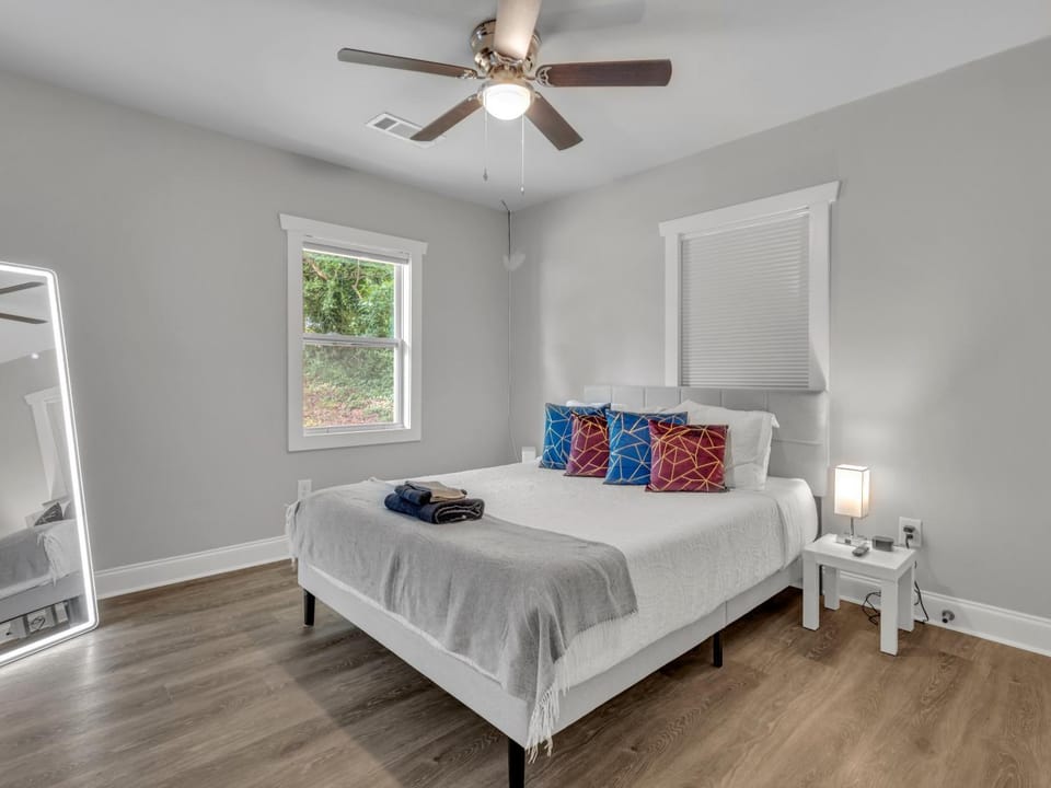 Cozy Home, Family Stay with Office Space, Near Attractions! House in Belvedere Park