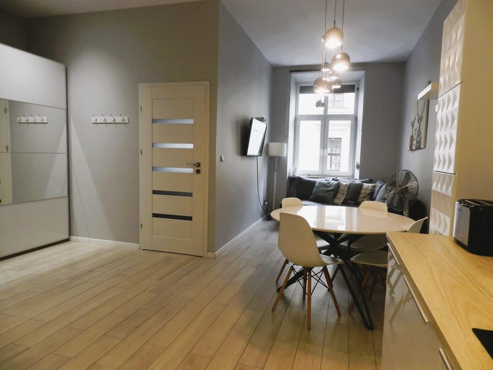 TV and multimedia, Living room, Dining area