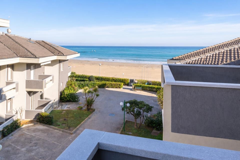 Property building, Balcony/Terrace, Sea view