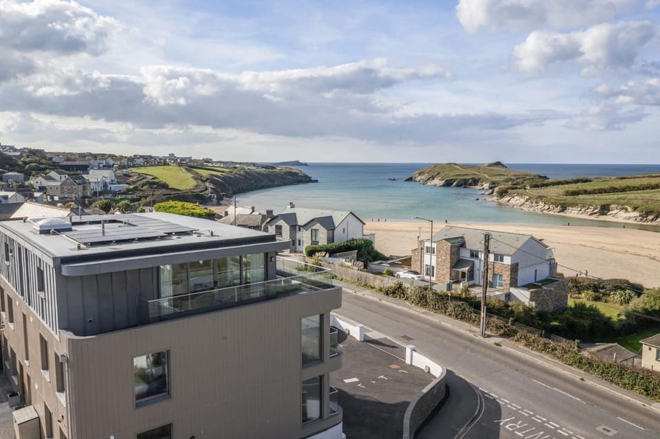 Modern Groundfloor Apartment with Private Parking Apartment in Newquay