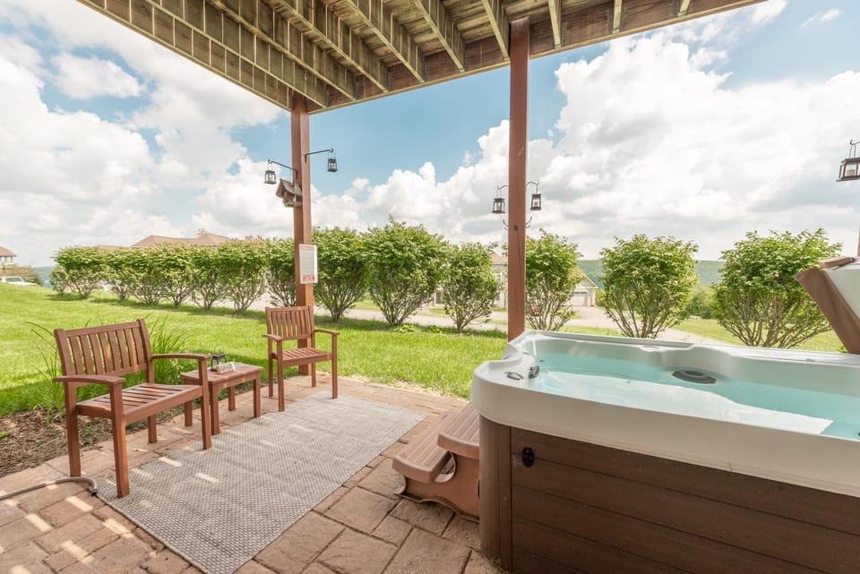 Overlook Mountain Villa 4B by Railey Vacations House in McHenry