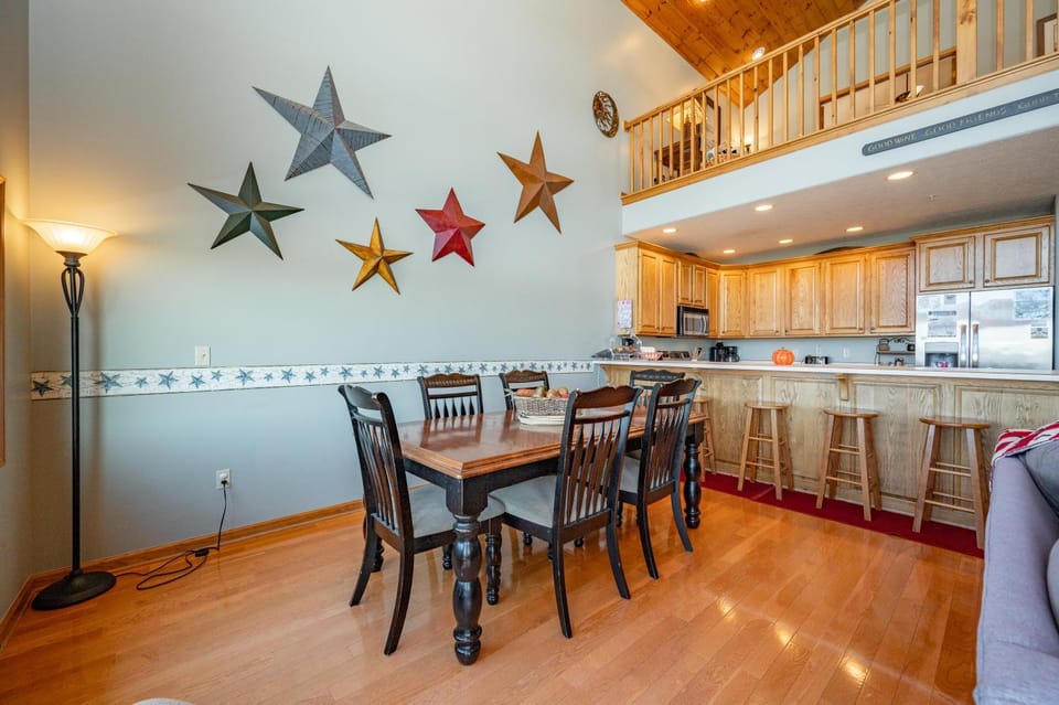 Overlook Mountain Villa 4B House in McHenry