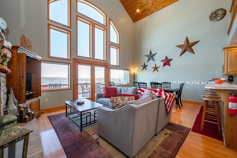 Overlook Mountain Villa 4B House in McHenry