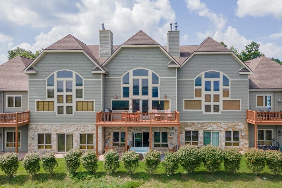 Overlook Mountain Villa 4B by Railey Vacations House in McHenry