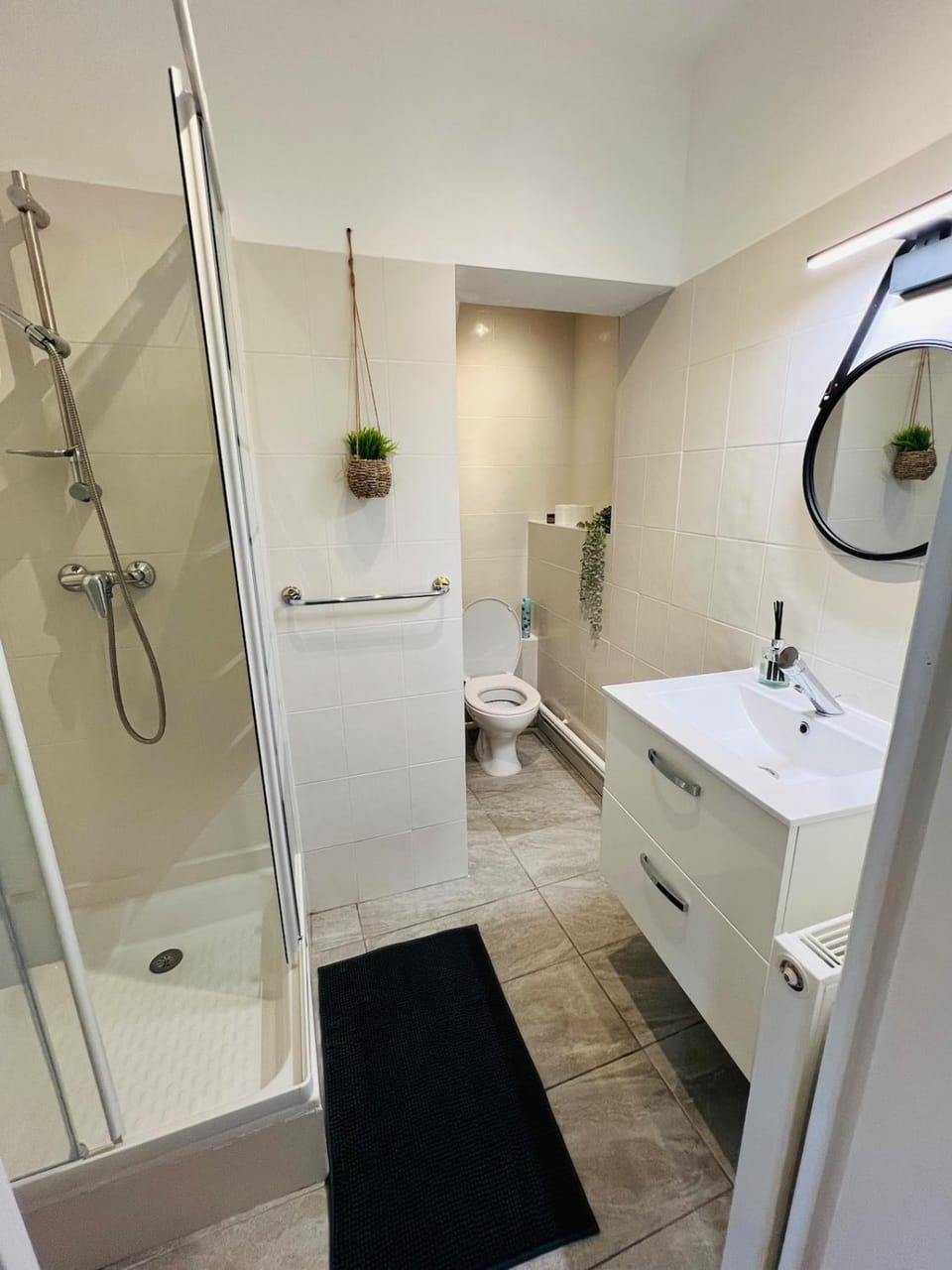 Shower, Toilet, Bathroom