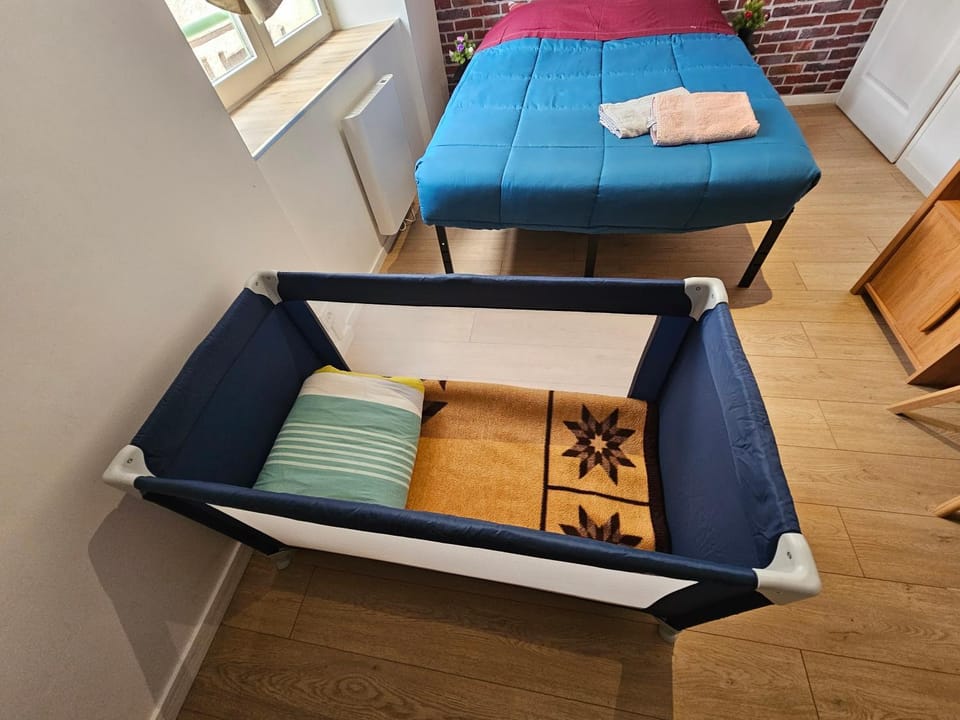 Bedroom, cot