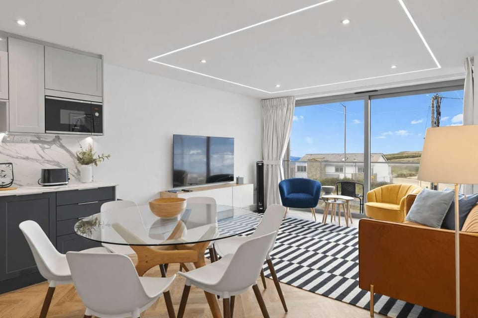 Modern Apartment with Balcony Sea Views & Parking Apartment in Newquay