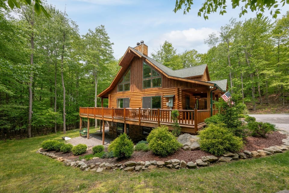 Our Neck Of The Woods by Railey Vacations House in Deep Creek Lake