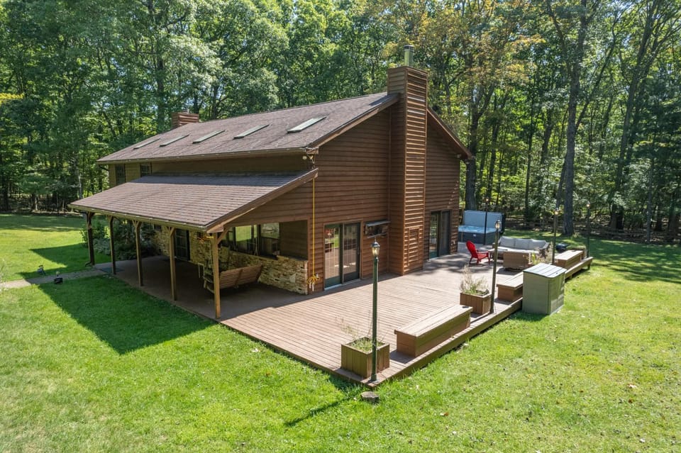 Old Moose Barn by Railey Vacations House in Deep Creek Lake