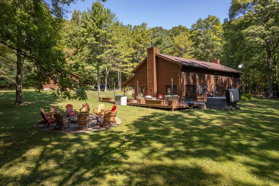 Old Moose Barn by Railey Vacations House in Deep Creek Lake