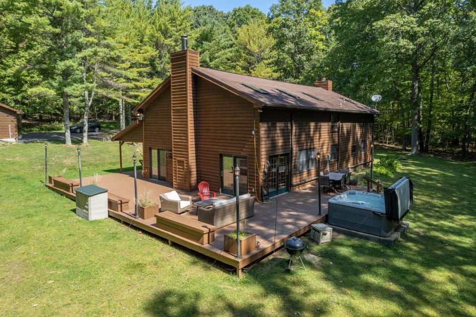 Old Moose Barn House in Deep Creek Lake