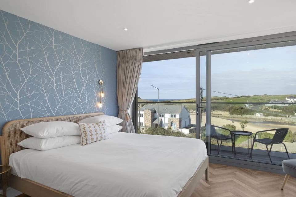 Luxurious Apartment Balcony & Sea Views Parking Apartment in Newquay