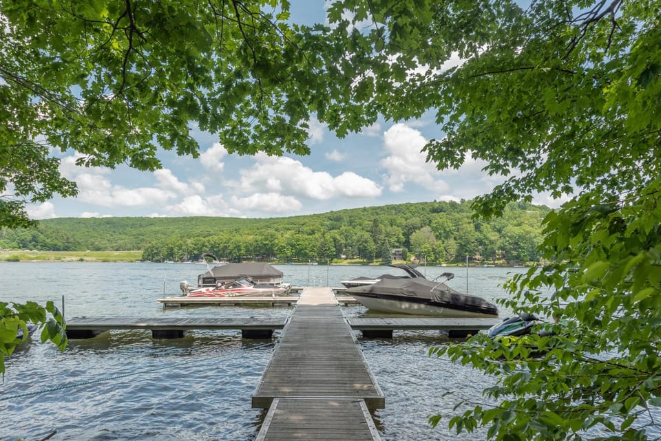 Nik-n-Hawk Lodge by Railey Vacations House in Deep Creek Lake