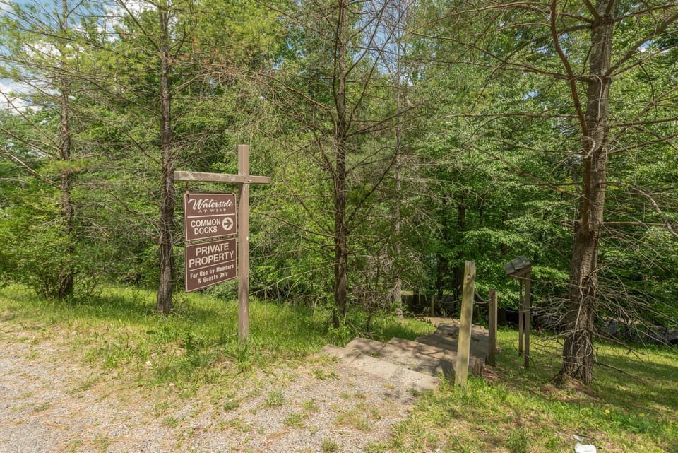 Nik-n-Hawk Lodge by Railey Vacations House in Deep Creek Lake