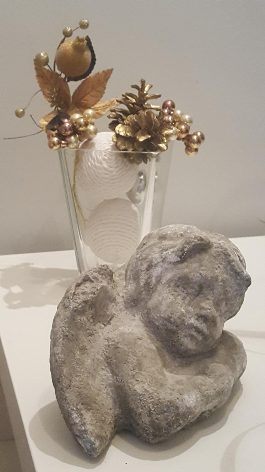 Decorative detail, Area and facilities