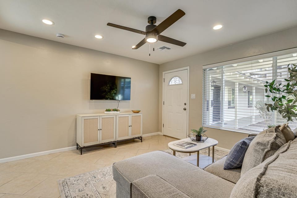 4 Mi to Dtwn PHX: Midtown Condo w/ Patio! House in Phoenix