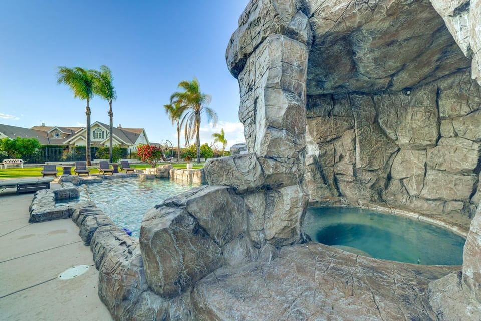 Expansive Riverside Mansion! Luxe, Family Friendly House in Riverside
