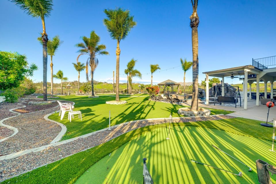 Expansive Riverside Mansion! Luxe, Family Friendly House in Riverside