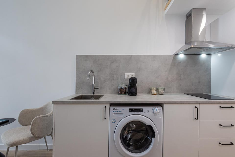 Kitchen or kitchenette, stove, washing machine
