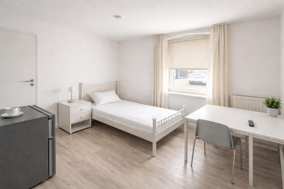 Bed, Photo of the whole room, Seating area, Bedroom