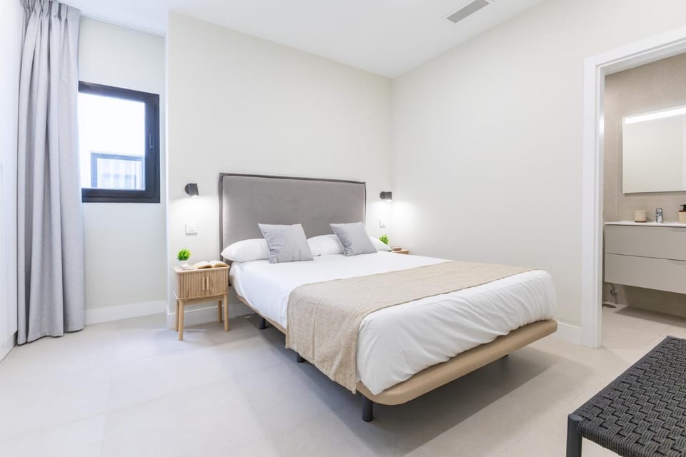 Bed, Photo of the whole room, Bedroom