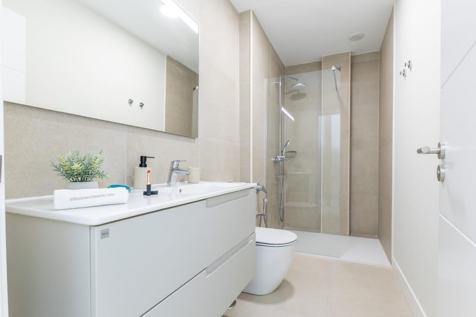 Shower, Bathroom, towels