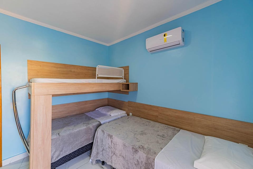 Flat com Piscina a 900m da Praia House in São Sebastião