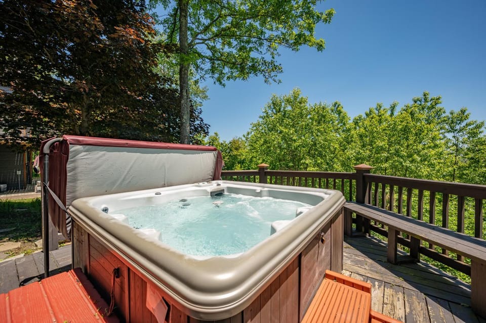 Mountain Rendezvous House in McHenry