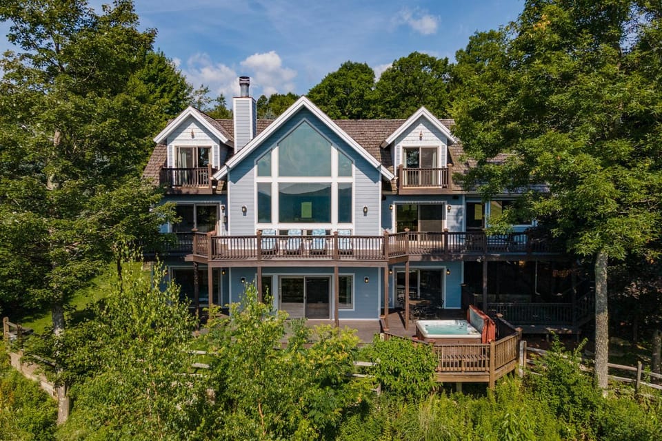 Mountain Rendezvous House in McHenry