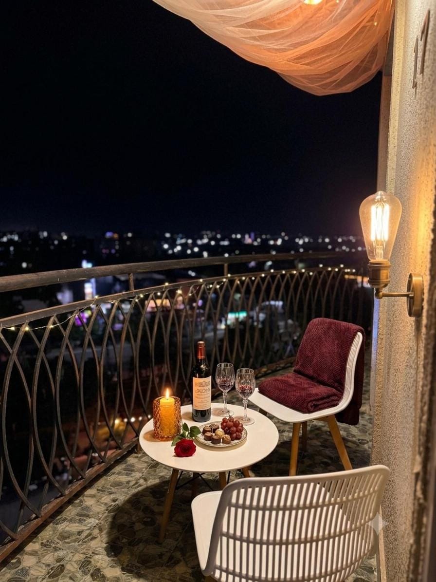 Patio, Night, Balcony/Terrace, Food and drinks, City view