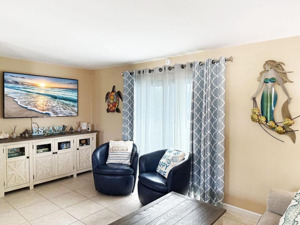 Sunburst Gulffront – Beach, Bay & Gulf Views Apartment in Manasota Key