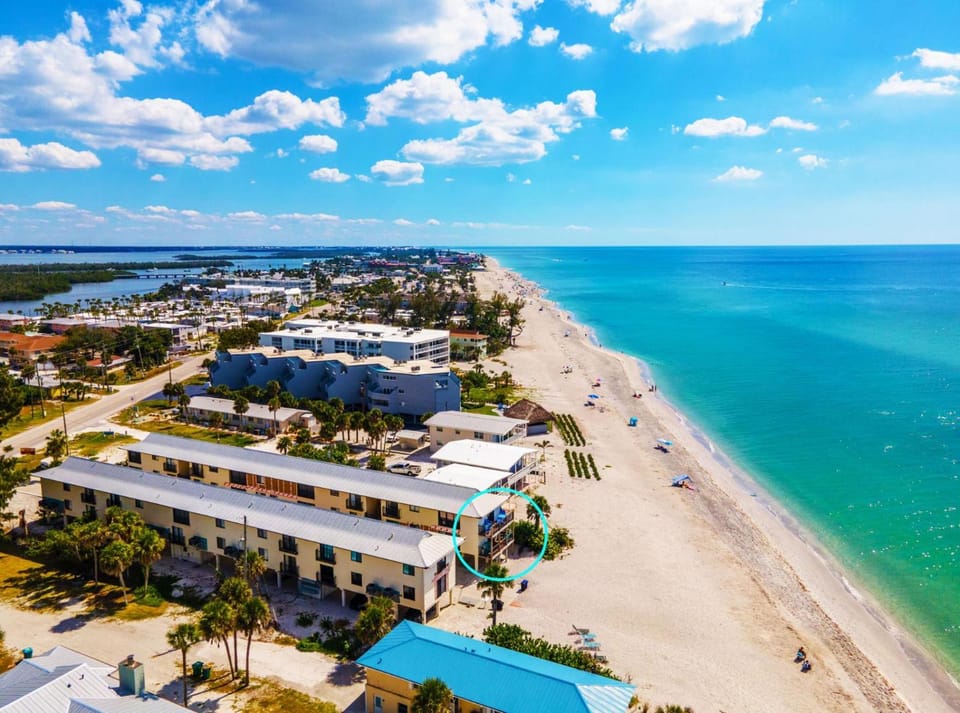 Sunburst Gulffront – Beach, Bay & Gulf Views Apartment in Manasota Key