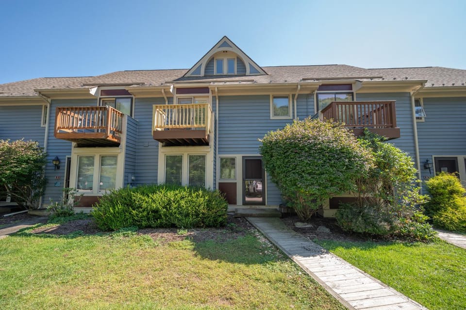 Fake It Till You Lake It by Railey Vacations House in McHenry