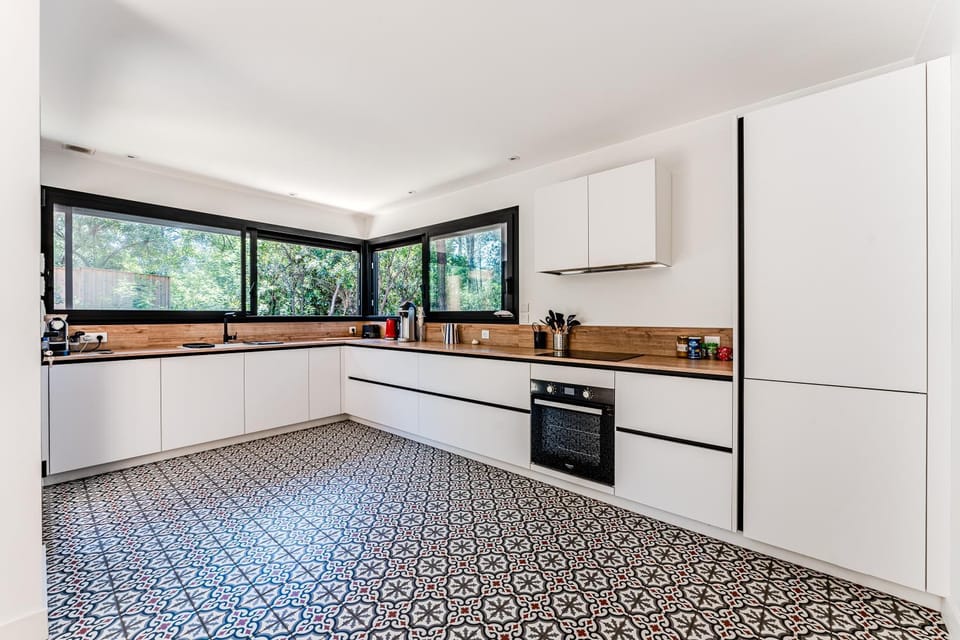Kitchen or kitchenette, kitchen